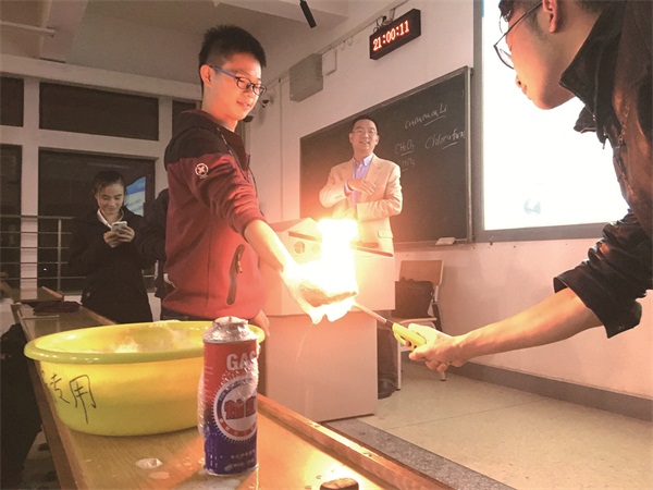 “名侦探柯南与化学探秘”.jpg