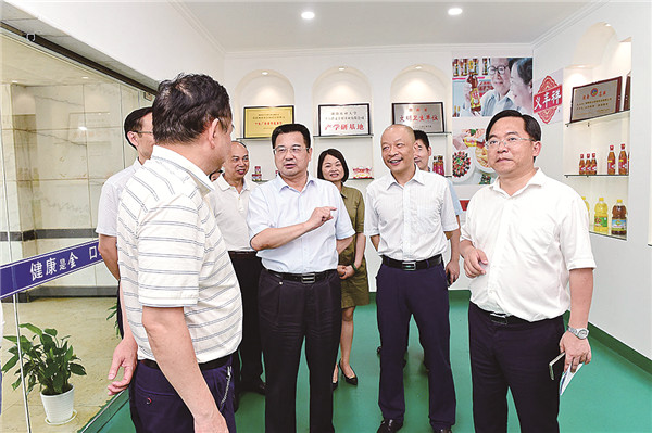 岳阳市政协主席徐新楚.jpg
