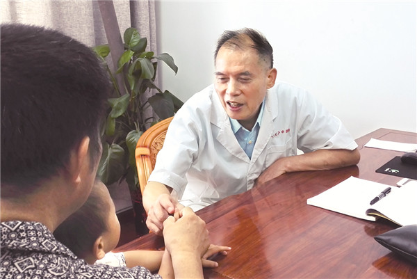 谭国俊 妙手仁心承续精诚之风