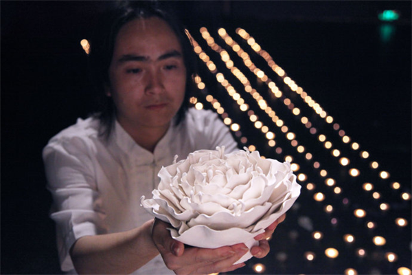 用艺术作品诠释情感和生命力 省政协委员舒勇