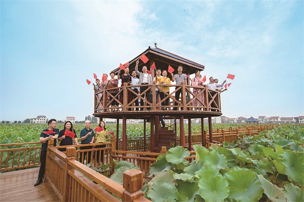 如今的芦荻山乡田园风景优美,人文景观丰富,已形成四季旅游格局,一