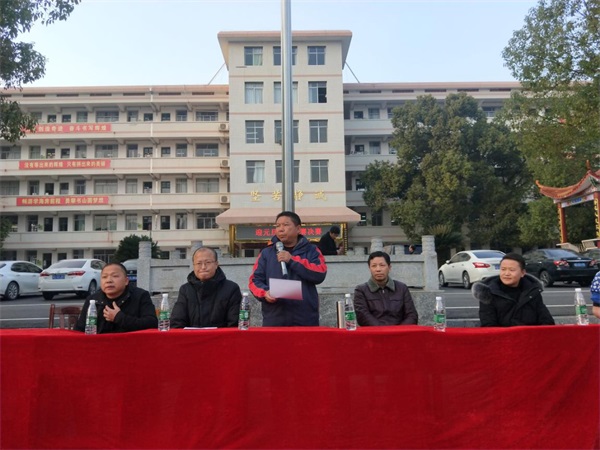 绳采飞扬耀蒸阳衡阳县五中举行庆元旦迎新年拔河比赛