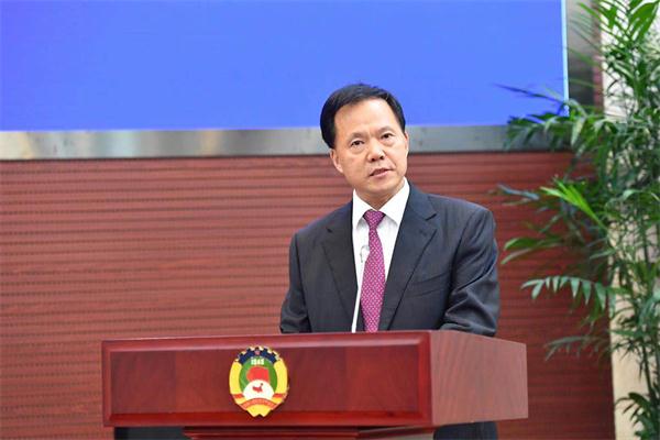 14:53   省政协常委,港澳台侨和外事委员会主任王玉立作《抢抓战略