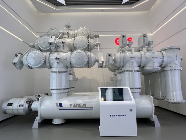 特变电工衡阳变压器有限公司产品展示区. 政协融媒记者 寻晓燕摄.jpg