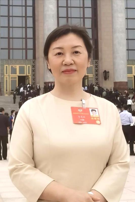 易露茜委员提案建议:普及流感疫苗接种,强化职业病防治监管