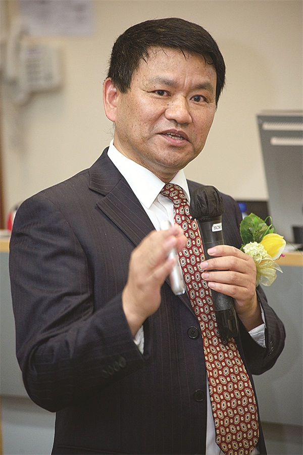 谭蔚泓跨入大学开启新的人生