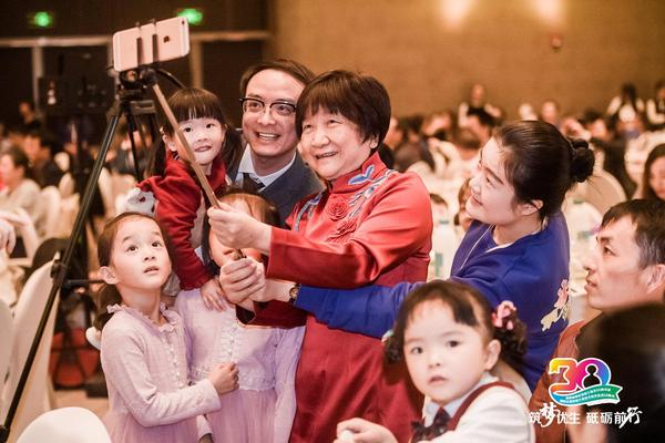 试管婴儿之母卢光琇团队孕育13万名婴儿湖南首例试管婴儿诞生30周年